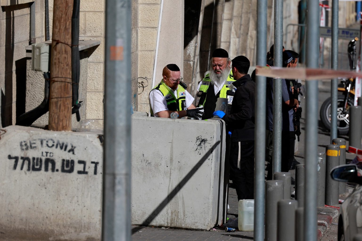 Anti-Israeli Operation In Occupied Al-Quds; Israeli Police Officer ...